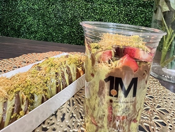 1M Strawberry Dubai Chocolate cup
